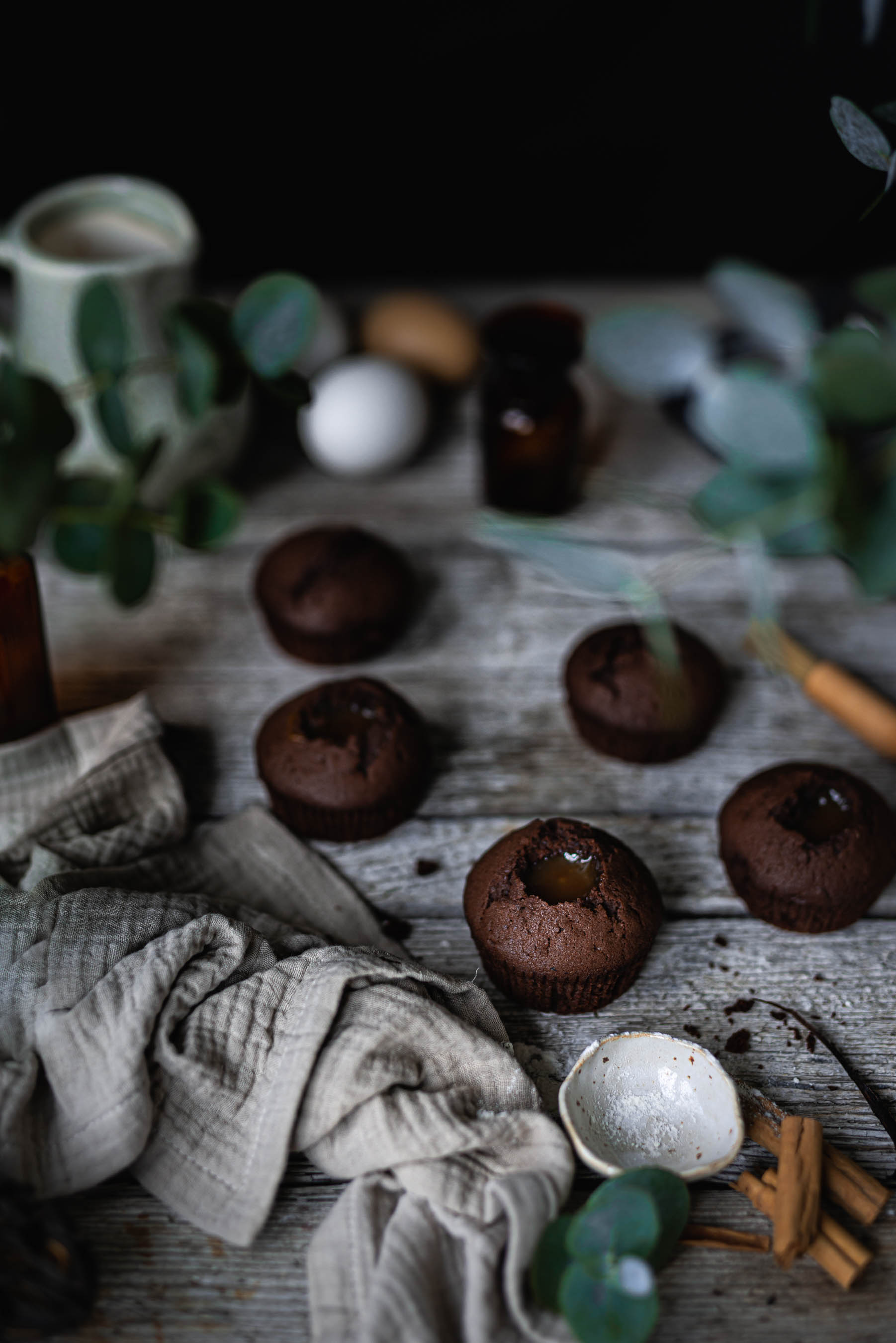 Double Chocolate Törtchen mit Karamellfüllung und Vanille-Marshmallow Creme